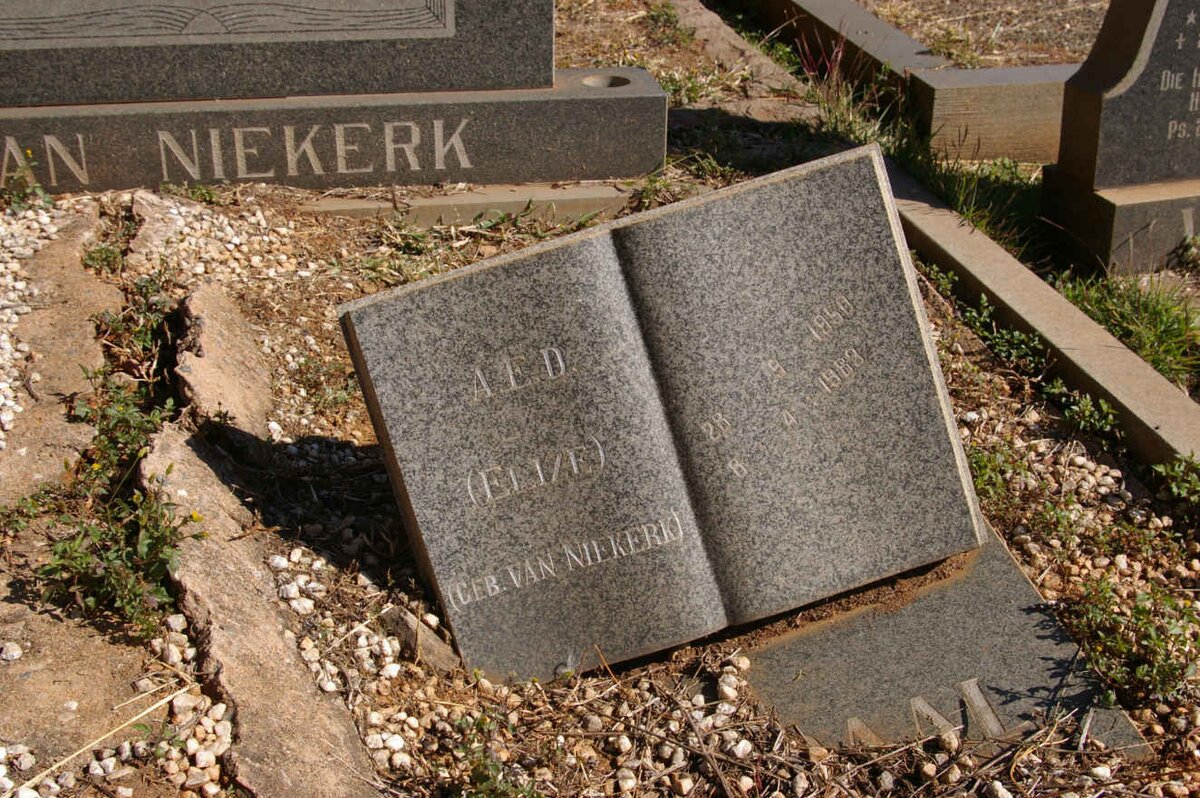 NIEKERK J.C.W., van 1918-1977 &amp; M.M. 1924-1970 :: VAN NIEKERK A.E.D. nee VAN NIEKERK 1950-1983