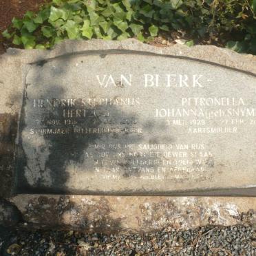 BLERK Hendrik Stephanus Hertzog, van 1905-2010 &amp; Petronella Johanna SNYMAN 1929-2011