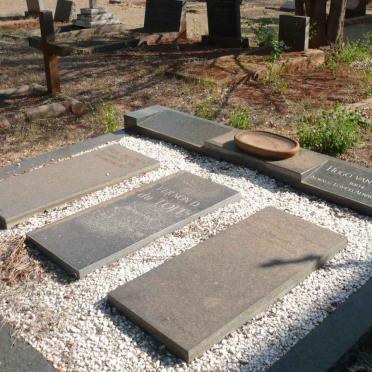 DOOL van den :: DU TOIT