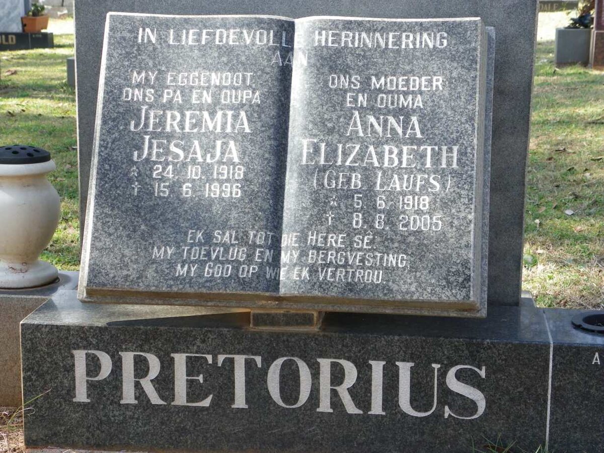 PRETORIUS Jeremia Jesaja 1918-1996 &amp; Anna Elizabeth LAUFS 1918-2005