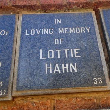 HAHN Lottie