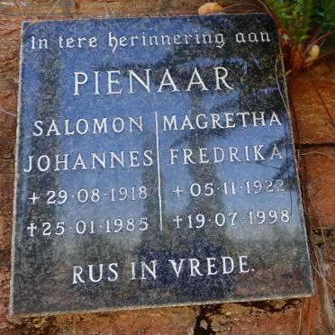 PIENAAR Salomon Johannes 1918-1985 &amp; Magretha Fredrika 1922-1998