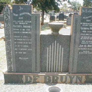 BRUYN Jan, du 1903-1994 &amp; Glodina Maria LOURENS 1907-1976 :: DU BRUYN Matthys Johannes 1933-1945