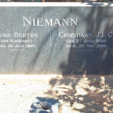 NIEMANN Christiaan J.F.C. 1895-1966 & Laura Bertha VLASKAMP -1960