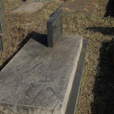 OOSTHUIZEN Gideon Frederik 1892-1961 &amp; Josephina Johanna Welzina SENEKAL 1898-1976