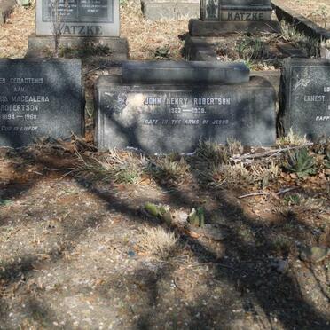 ROBERTSON Ernest Baxter 1886-1938 & Maria Magdalena 1894-1968 :: ROBERTSON John Henry 1923-1938_1