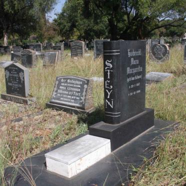 STEYN Lucas Cornelius 1903-1976 & Huibrecht Maria Margaretha VAN SCHOOR 1907-1984