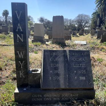 WYK Tom, van 1913-1990 &amp; Lizzie 1925-2008