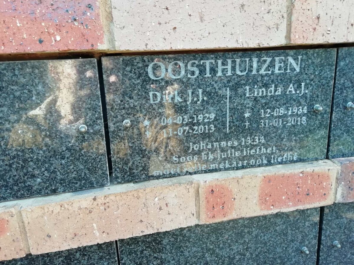 OOSTHUIZEN Dirk J.J. 1929-2013 &amp; Linda A.J. 1934-2018