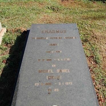 ERASMUS Michiel Daniël 190?-1973 &amp; Petronella Hermina Susanna LE ROUX 1909-1970