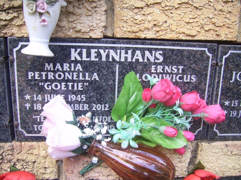 KLEYNHANS Ernst Lodiwicus ? &amp; Maria Petronella 1945-2012