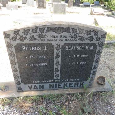 NIEKERK Petrus J., van 1907-1983 & Beatrice M.M. 1909-1987