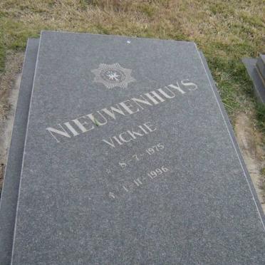 NIEUWENHUYS Vickie 1975-1996