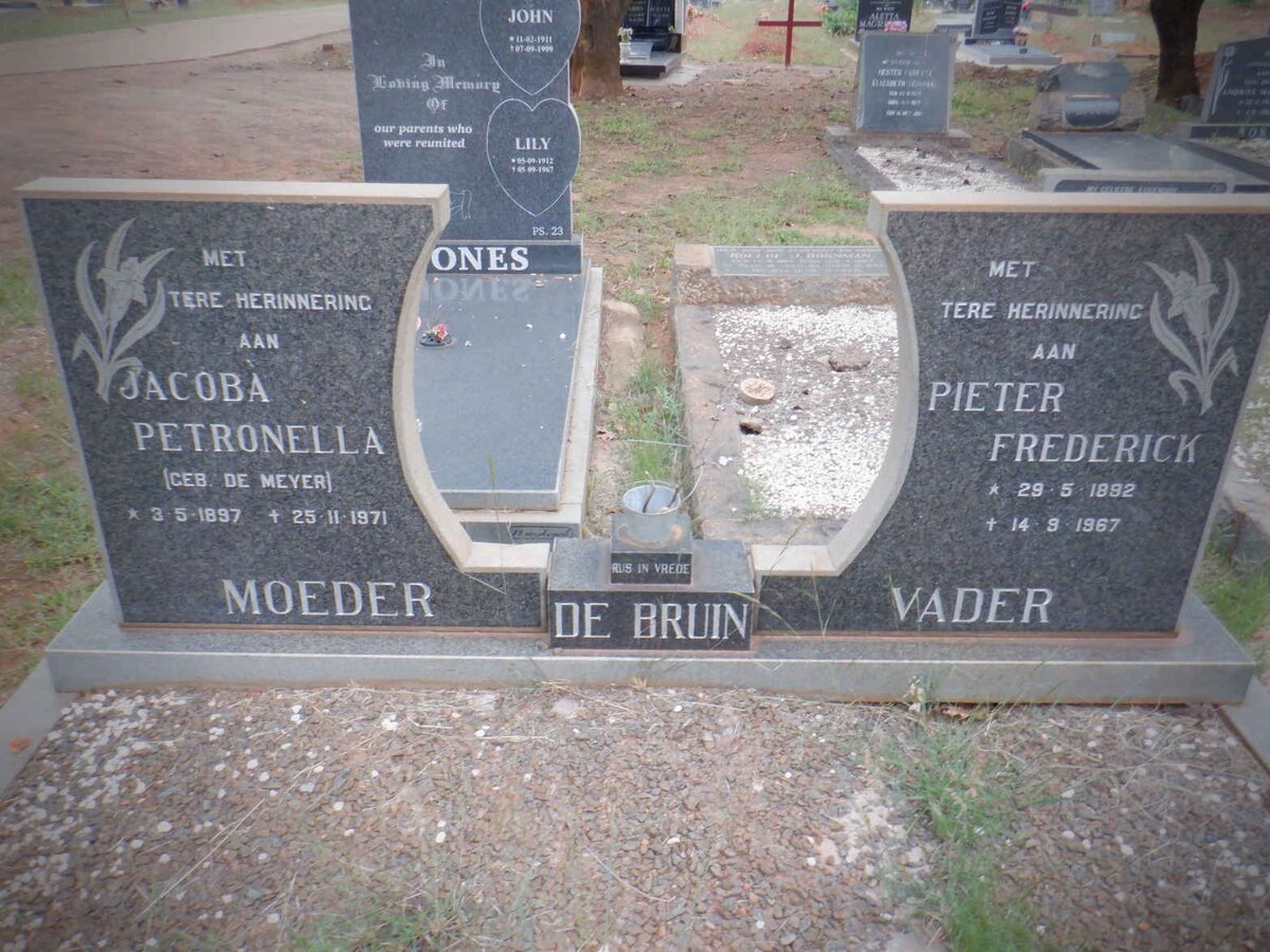 BRUIN Pieter Frederick, de 1892-1967 &amp; Jacoba Petronella DE MEYER 1897-1971