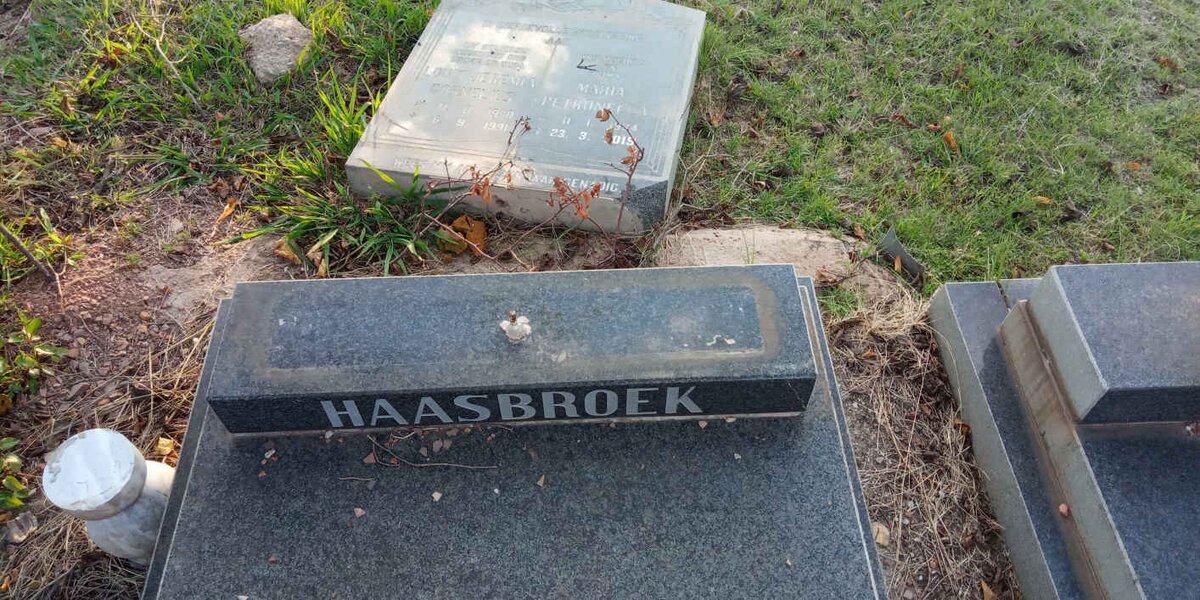 HAASBROEK Louis Jeremia Cornelius 1930-1991 &amp; Maria Petronella 1934-2015