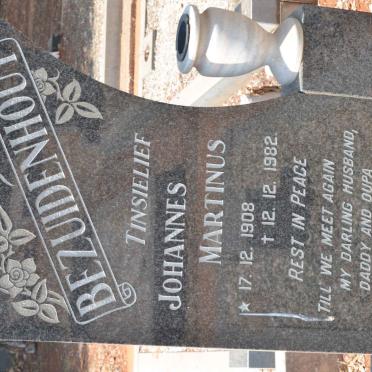 BEZUIDENHOUT Johannes Martinus 1908-1982 &amp;  Petronella Susanna V.D. WESTHUIZEN 1917-1988