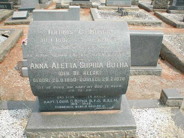 BOTHA Theunis G. 1892-1951 &amp; Anna Aletta Sophia DE KLERK 1890-1976 :: BOTHA Louis C. 1919-1942
