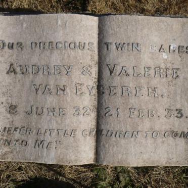 EYSEREN Audrey, van -1932 :: EYSEREN Valerie, van -1933