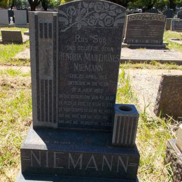 NIEMANN Hendrik Marthunes 1913-1955
