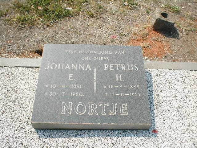 NORTJE Petrus H. 1888-1955 &amp; Johanna E. 1891-1980