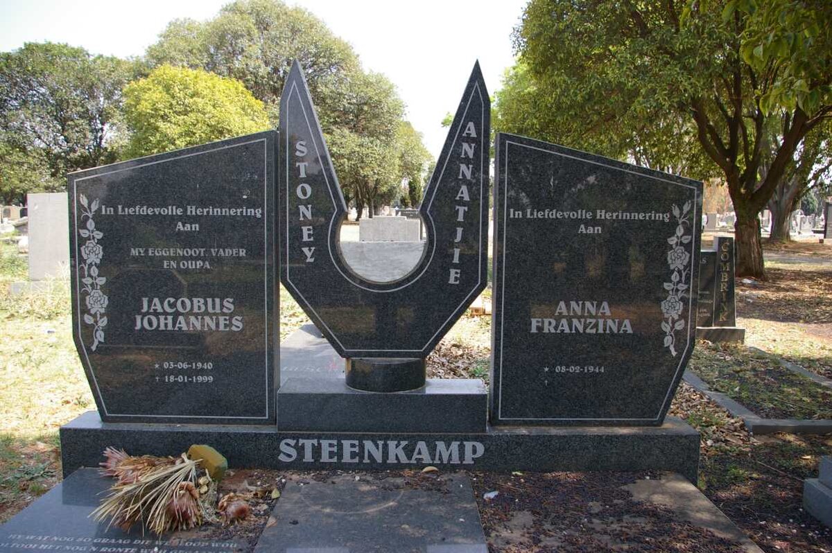 STEENKAMP Jacobus Johannes 1940-1999 &amp; Anna Franzina 1944-