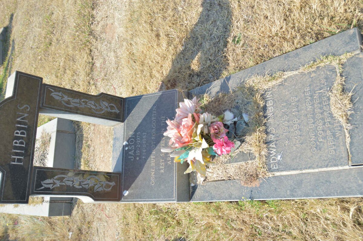 HIBBINS Edward 1945-1998 :: HIBBINS Jason 1975-1982