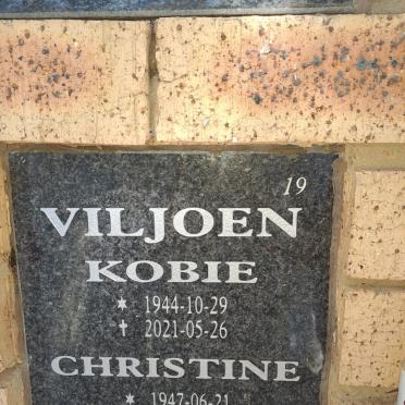 VILJOEN Kobie 1944-2021 &amp; Christine 1947-