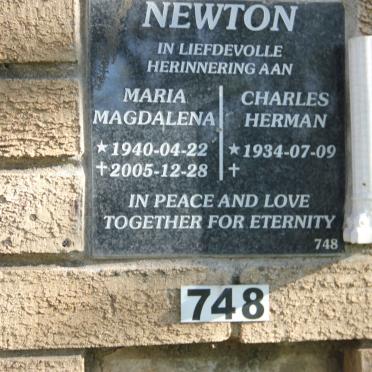NEWTON Charles Herman 1934- &amp; Maria Magdalena 1940-2005