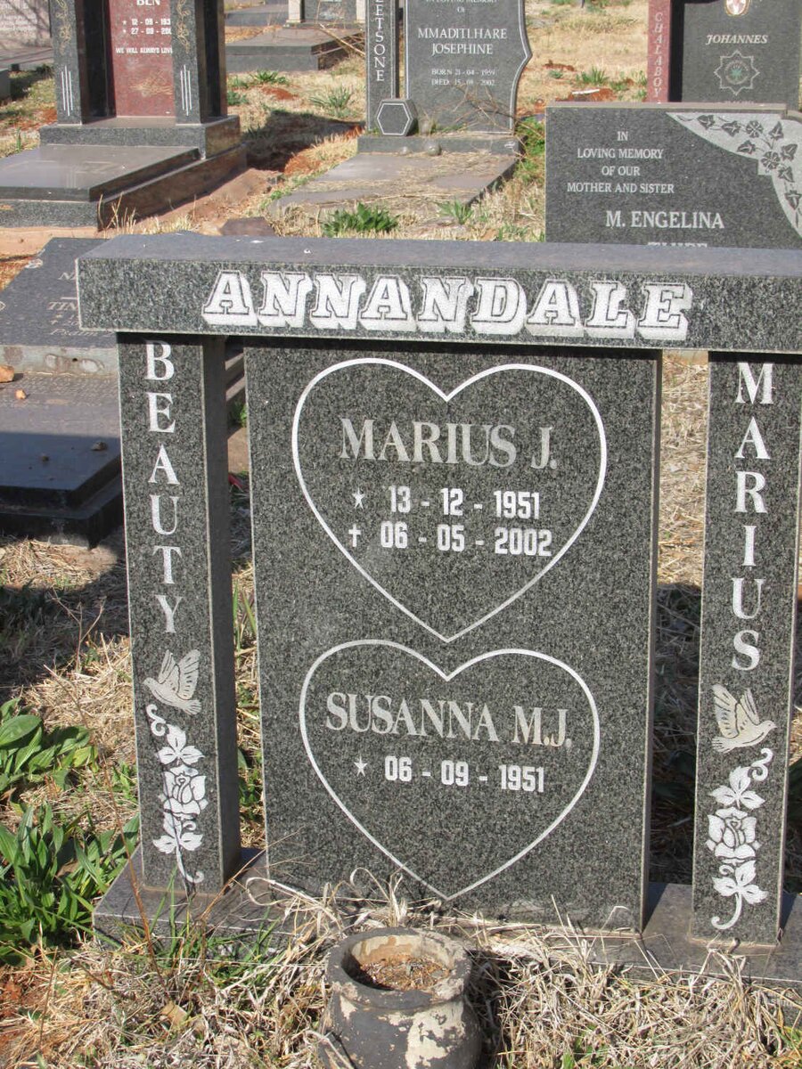 ANNANDALE Marius J. 1951-2002 & Susanna M.J 1951-