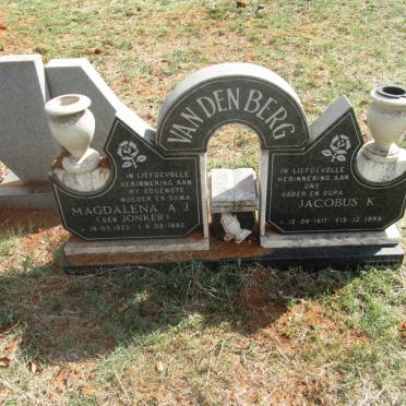 BERG Jacobus K., van den 1917-1995 &amp; Magdalena A.J. JONKER 1922-1992
