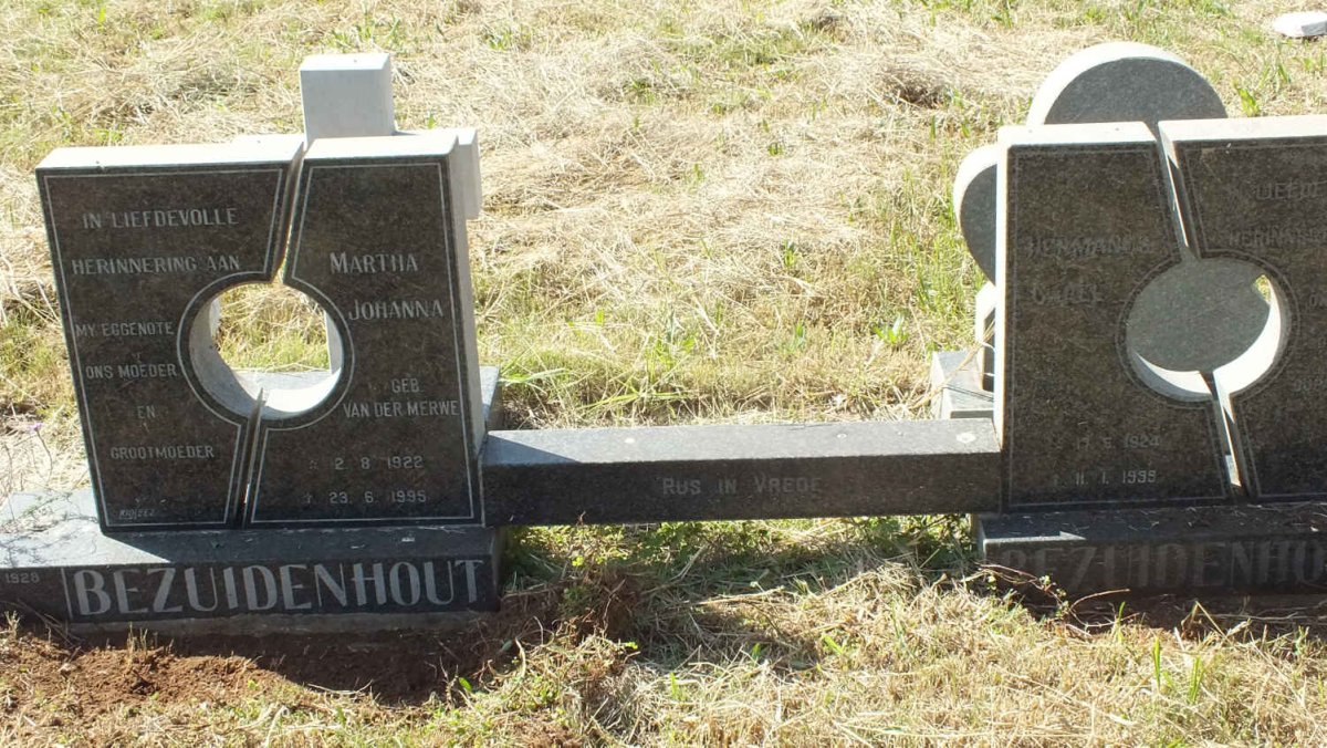 BEZUIDENHOUT Hermanus Carel 1924-1999 &amp; Martha Johanna VAN DER MERWE 1922-1995