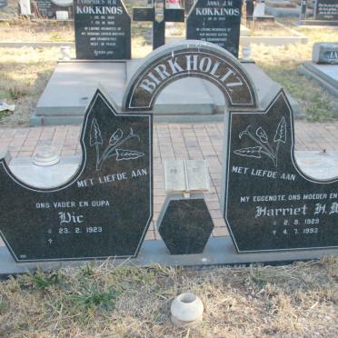 BIRKHOLTZ Vic 1923- &amp; Harriet H.M. 1929-1993