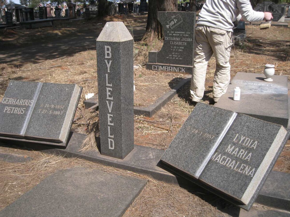 BYLEVELD Gerhardus Petrus 1952-1983 &amp; Lydia Maria Magdalena 1957-