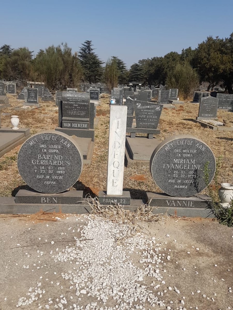 LINDEQUE Barend Gerhardus 1919-1993 &amp; Miriam Evangeline 1925-1993