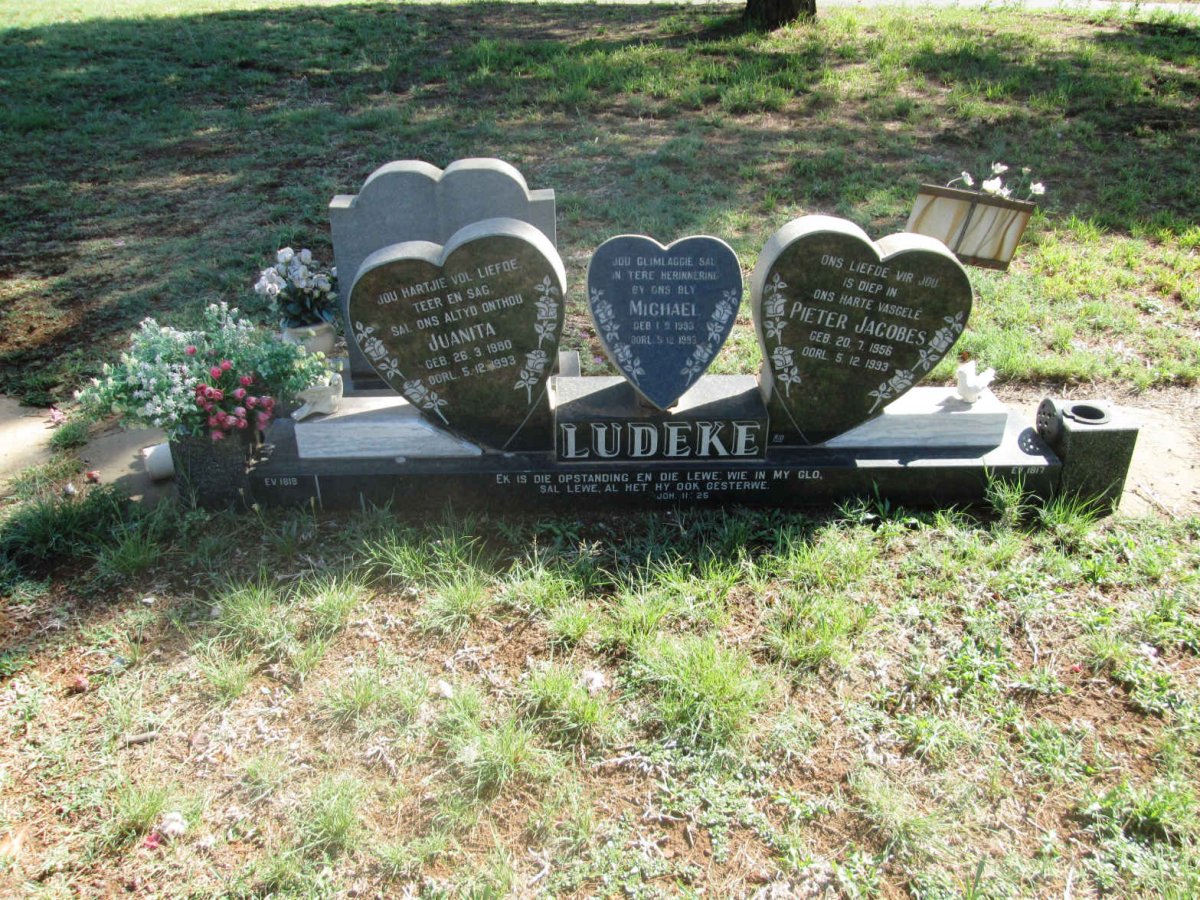 LUDEKE Pieter Jacobes 1956-1993 :: LUDEKE Juanita 1980-1993 :: LUDEKE Michael 1993-1993