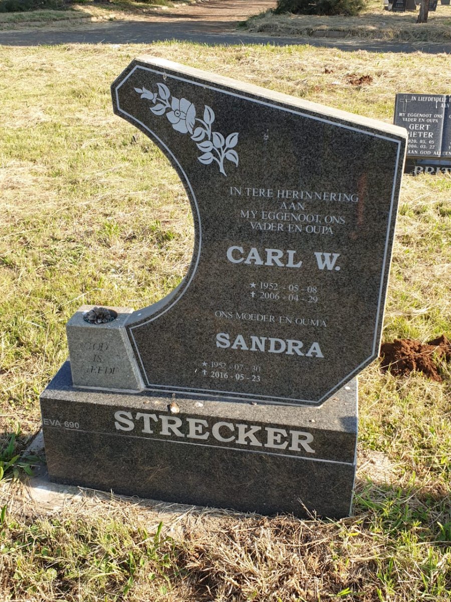 STRECKER Carl W. 1952-2006 &amp; Sandra 1952-2016