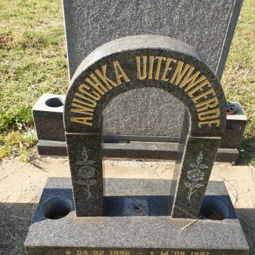 U - Surnames :: Vanne - U