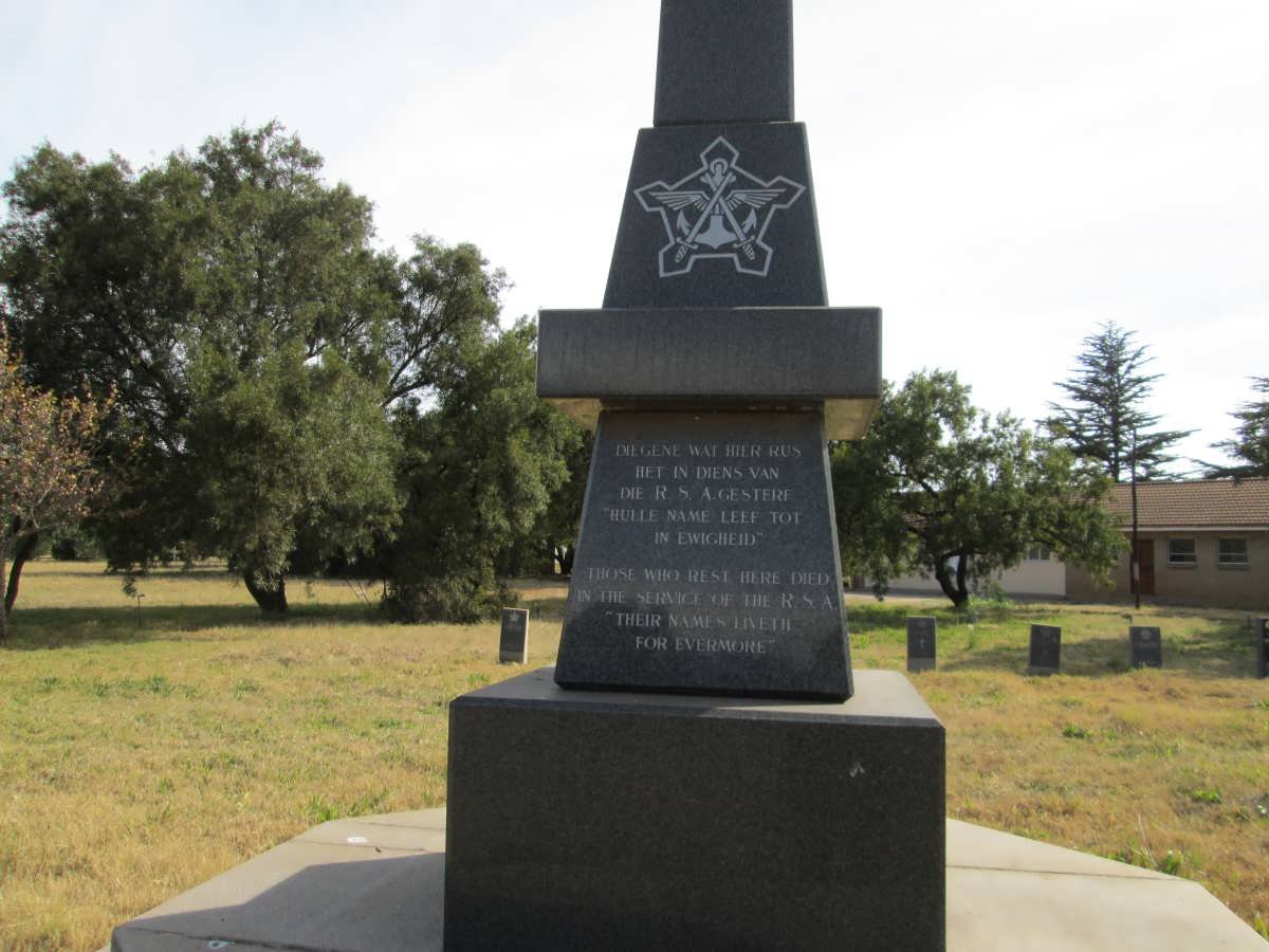 2. Polisiegedenknaald / Police Memorial