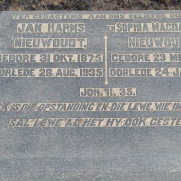 NIEUWOUDT Jan Harms 1875-1935 &amp; Sophia Magdalena 1874-1937
