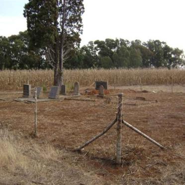 Gauteng, VEREENIGING district, Vaaldam, Blesbokspruit 465, farm cemetery_2