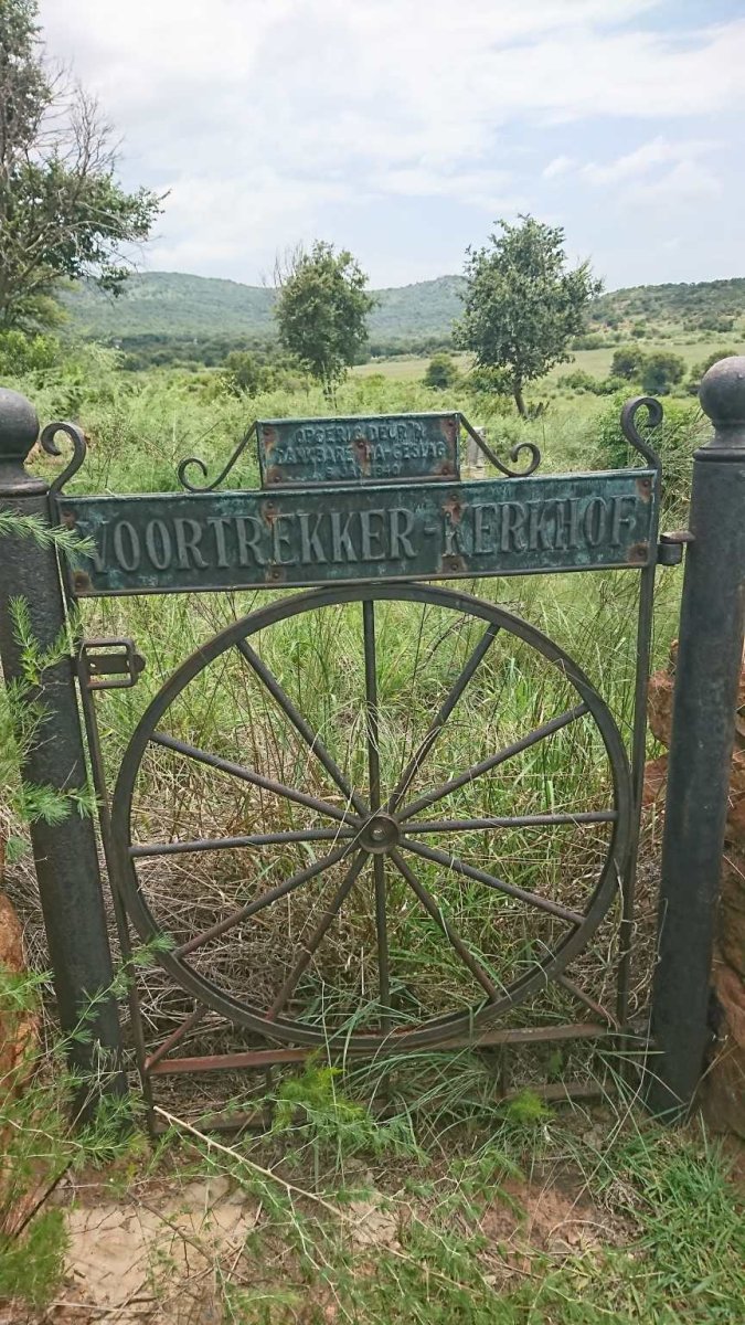 2. Voortrekker Kerkhof-ingang