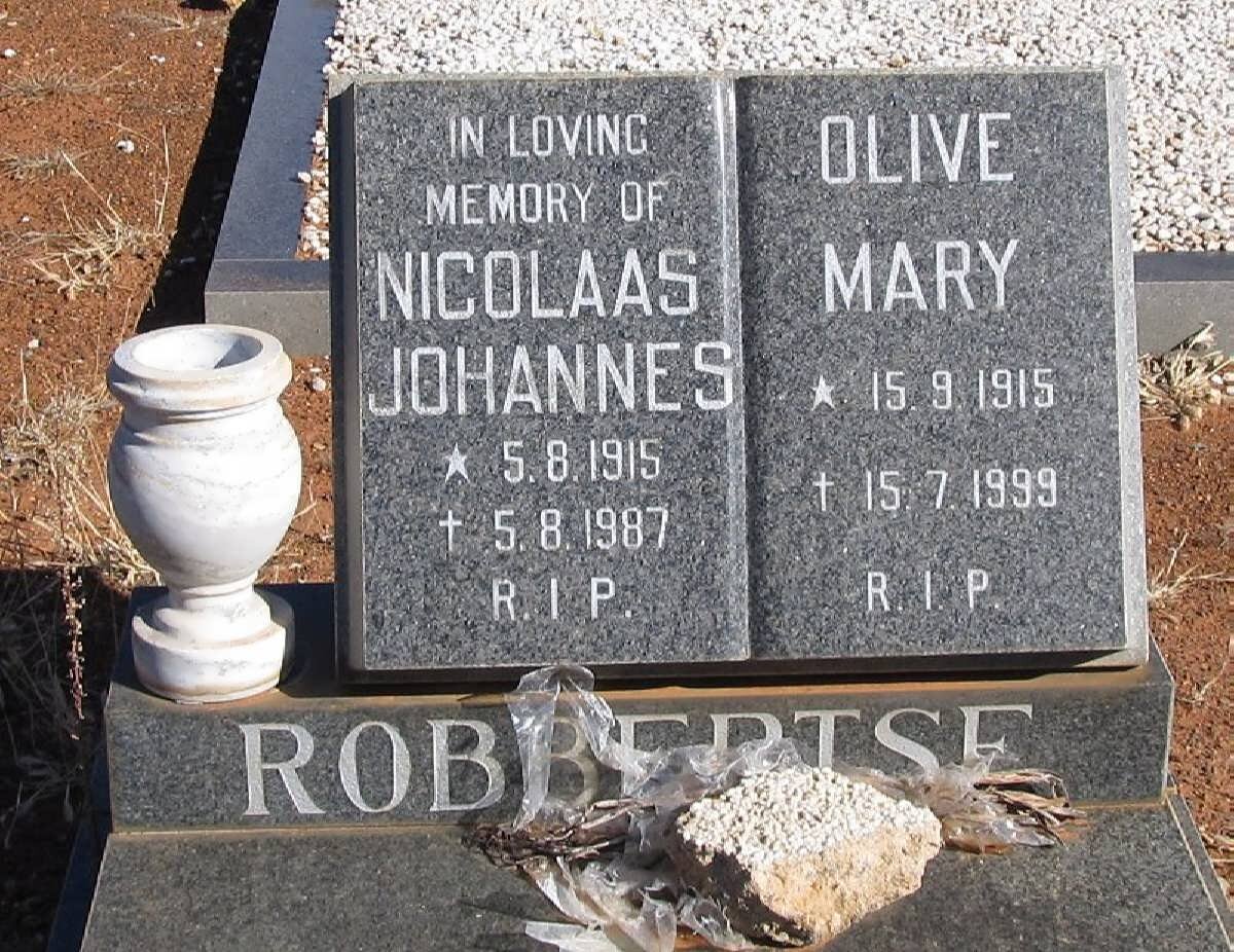 ROBERTSE Nicolaas Johannes 1915-1987 &amp; Olive Mary 1915-1999