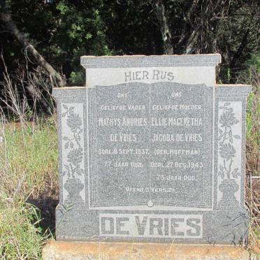 VRIES Mathys Andries, de -1937 & Ellie Mageretha Jacoba HOFFMAN -1943