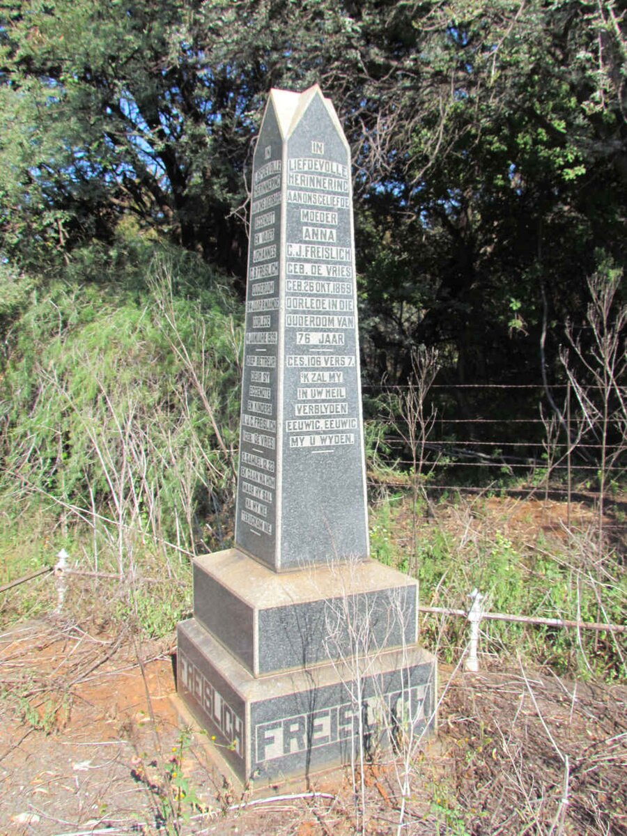 FREISLICH Johannes G.B. -1939 & Anna C.J. DE VRIES 1869-_1