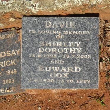 DAVIE Edward Cox 1920-1989 &amp; Shirley Dorothy 1928-2005