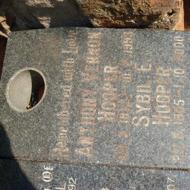 HOOPER Anthony Vernon 1932-1993 :: HOOPER Sybil E. 1905-2000 