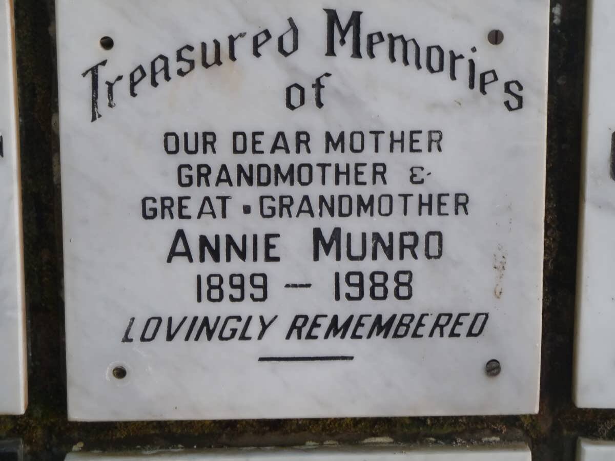 MUNRO Annie 1899-1988