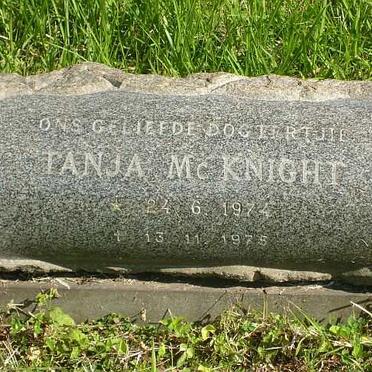 McKNIGHT Tanja 1974-1975