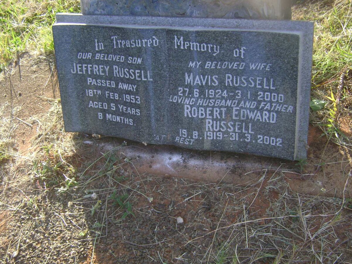RUSSELL Robert Edward 1919-2002 &amp; Mavis 1924-2000 :: RUSSELL Jeffrey -1953