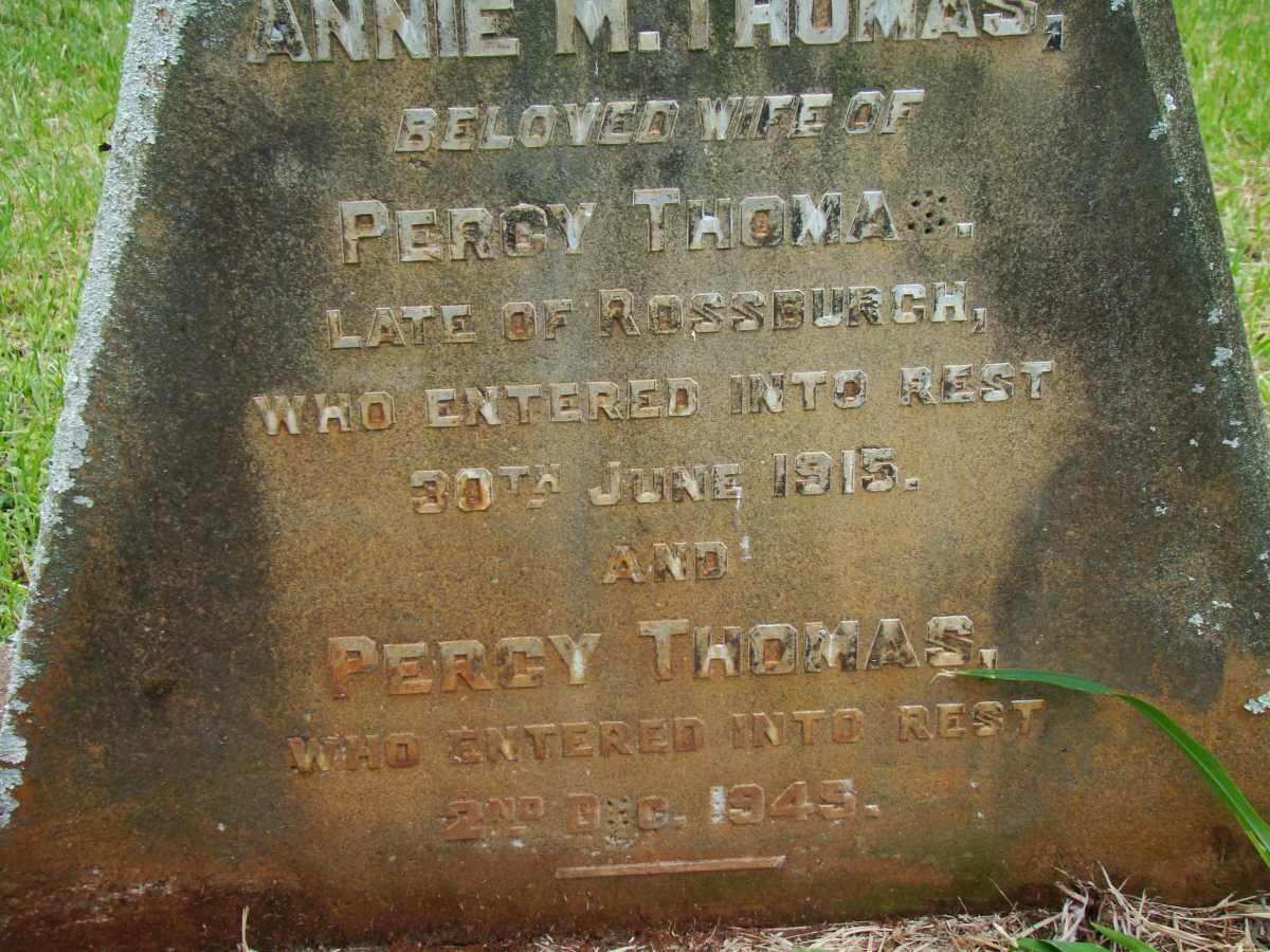 THOMAS Percy -1943 &amp; Annie M. -1915